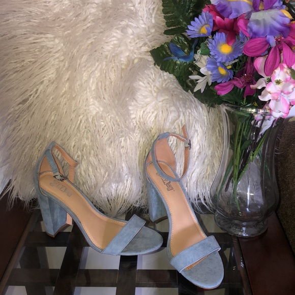 Women’s Strap Sandals - Picture 2 of 11